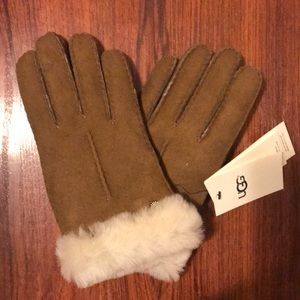 New Ugg Australia Carter Chestnut Shearling Gloves older model